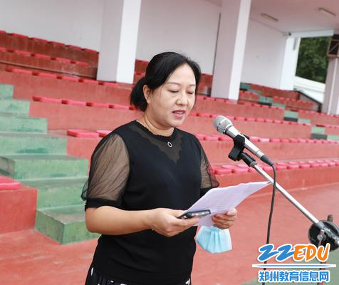 4家长代表发言