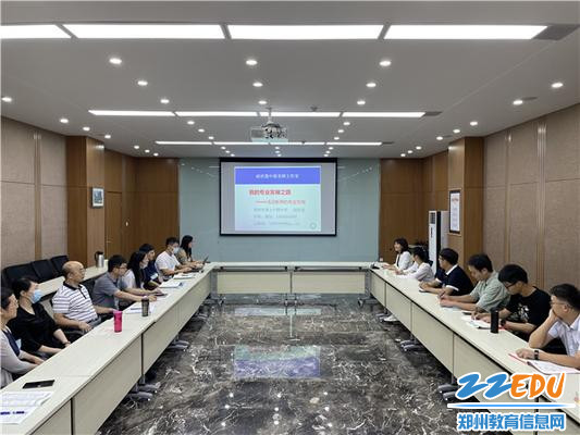 1中原名师赵伏莲应邀走进郑州11中作教师专业发展专题讲座