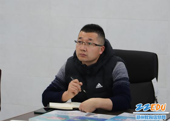 教务处主任王建平主持会议