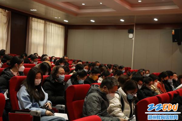 5.参会教师认真阅读考评细则，对测评人员做出公平、公正的评价