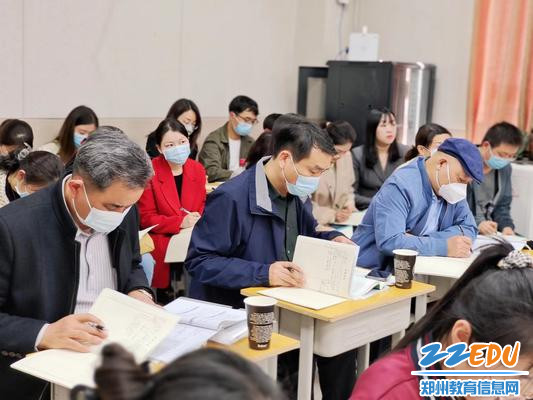 专家及学校教师听课