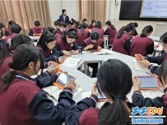 小组合作进行实操演练