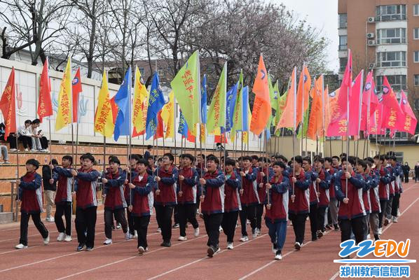 4彩旗队方阵入场