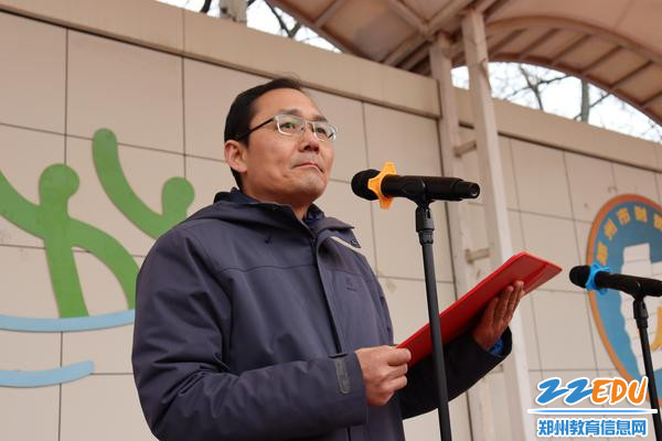 5郑州市财贸学校党总支书、校长徐会铃致开幕词
